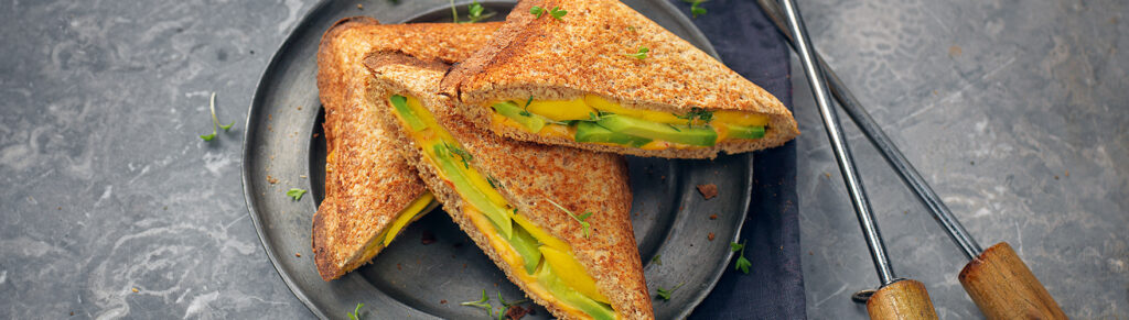 Croque monsieur à l'avocat à la mangue