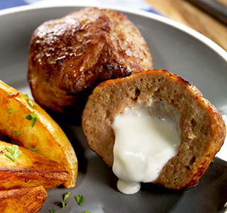 Boulettes de viande hachée farcies au bleu et à la confiture de figues