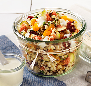 Frischer Couscous-Salat mit Aprikosen, Feigen und Minze