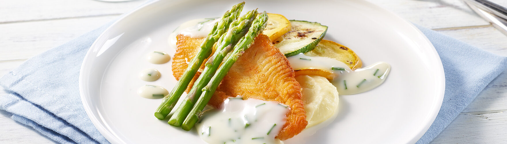 Fried plaice with green asparagus