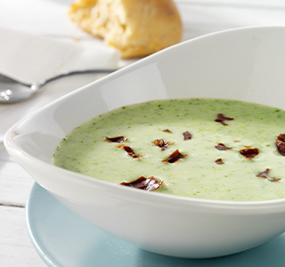 Creamy chervil soup with crispy Serranoham