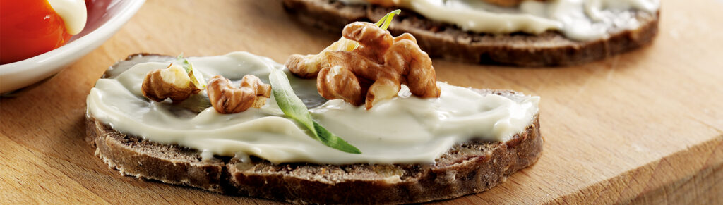 Kletzen bread with spreadable cheese and walnut