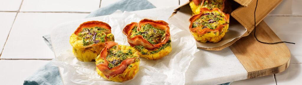 Savory muffins with bacon and egg