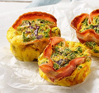 Savoury muffins with egg and bacon