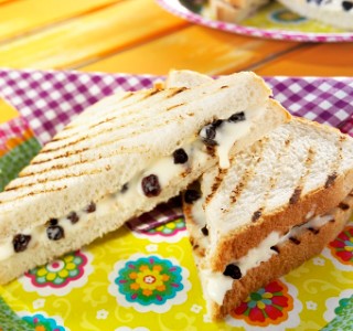 Kid’s toastie with raisins