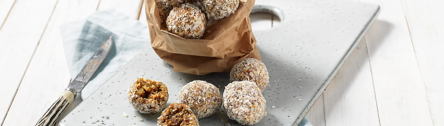 Energy balls van dadel, chiazaad en pompoenpitten