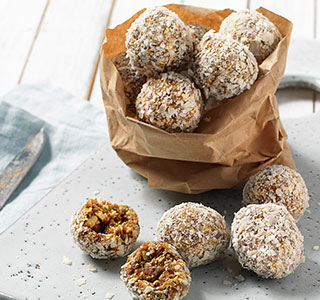 Energy balls van dadel, chiazaad en pompoenpitten