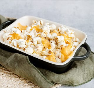 Zoute popcorn met cheddar kaas