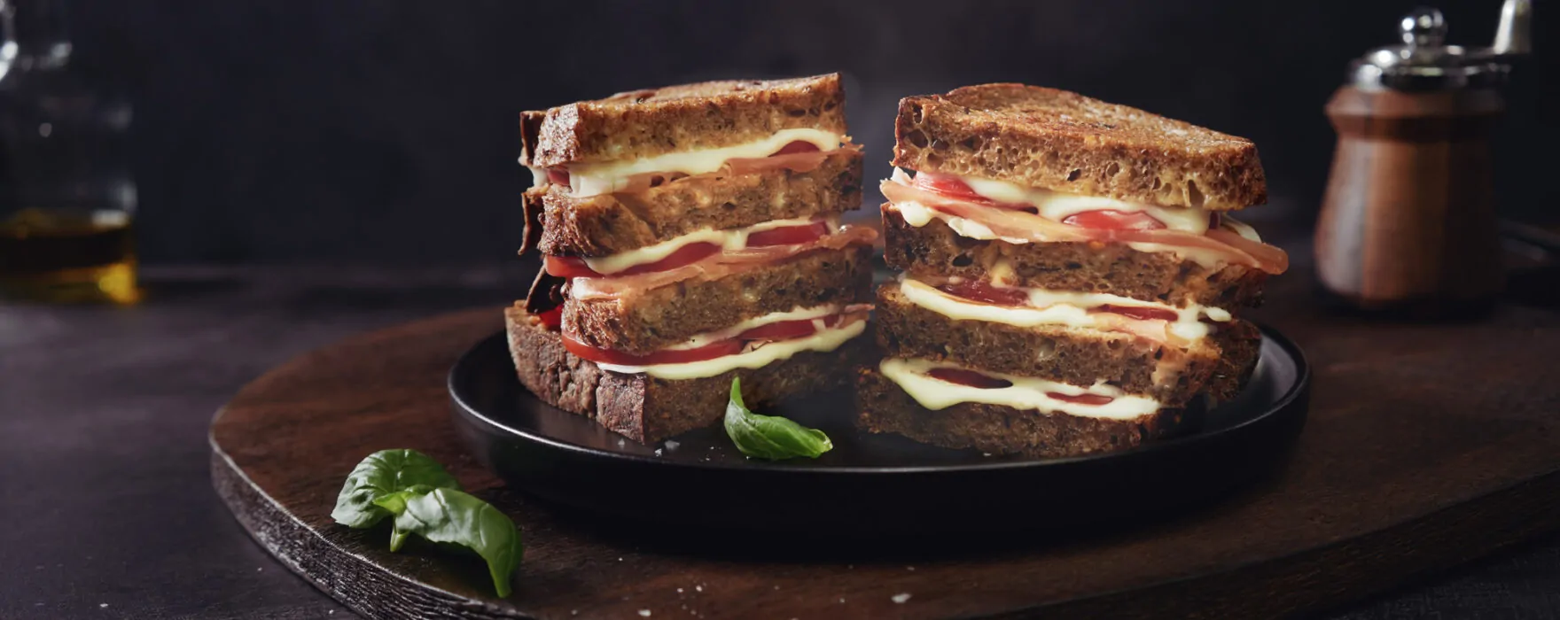 Dubbeldekker sandwich met extra gerijpte kaas