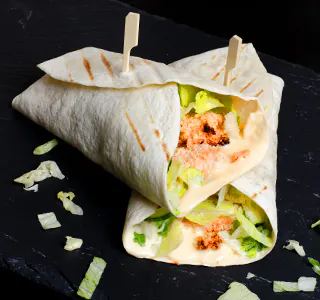 Crispy sweet chili chicken wrap met extra gerijpte kaas